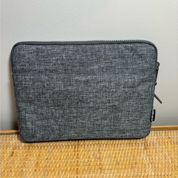Herschel Anchor Sleeve, Raven Crosshatch case/bag NWT - Picture 5 of 5